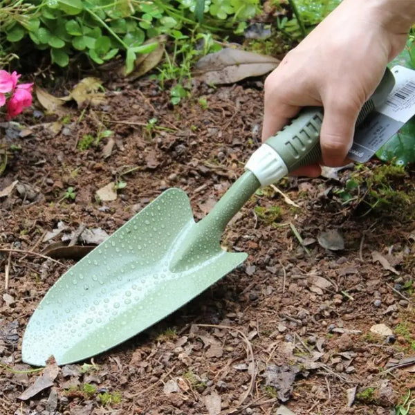 Pala de mano con mango de polietileno y cabeza de hierro para jardinería